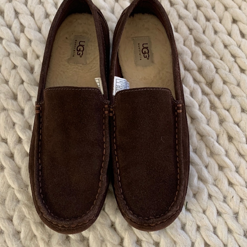Ugg slipp on slippers